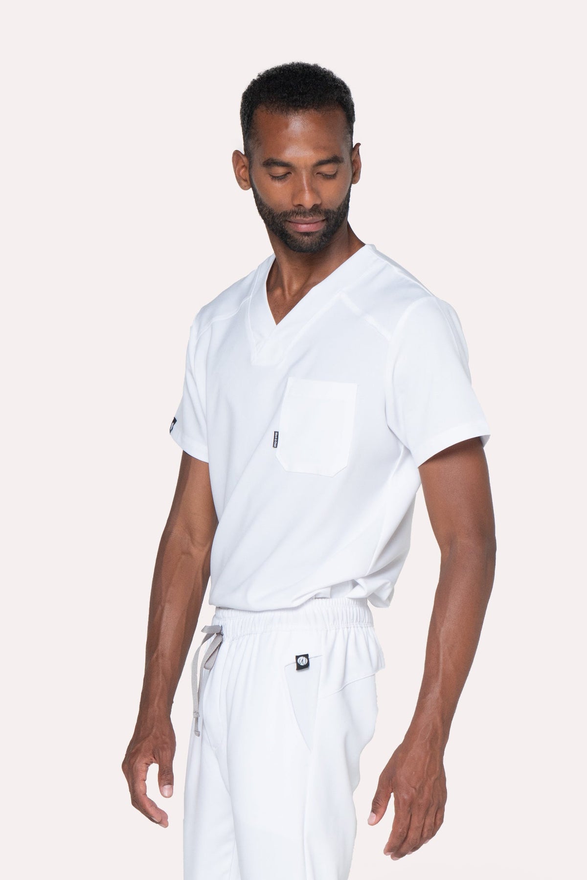 Modelo usando Filipina Fresh Blanco con Pantalón Fresh
