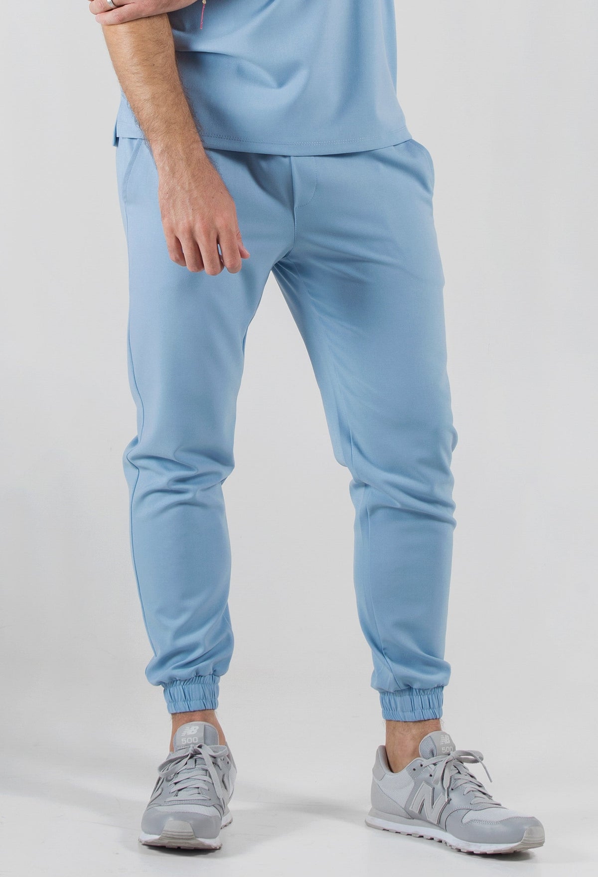 Hombre usando Pantalón Fresh Dream Blue de Work & Chill