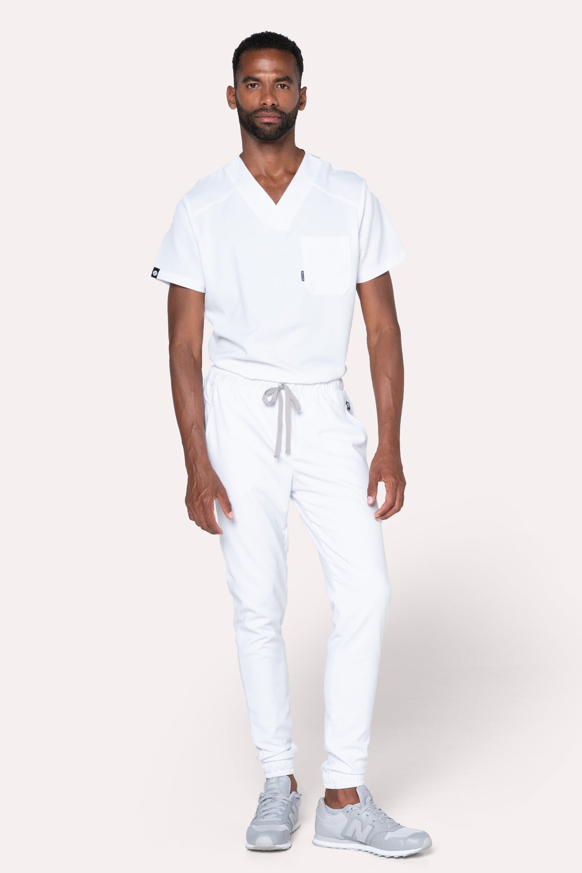 Modelo usando Pantalón Fresh Blanco con Filipina Fresh