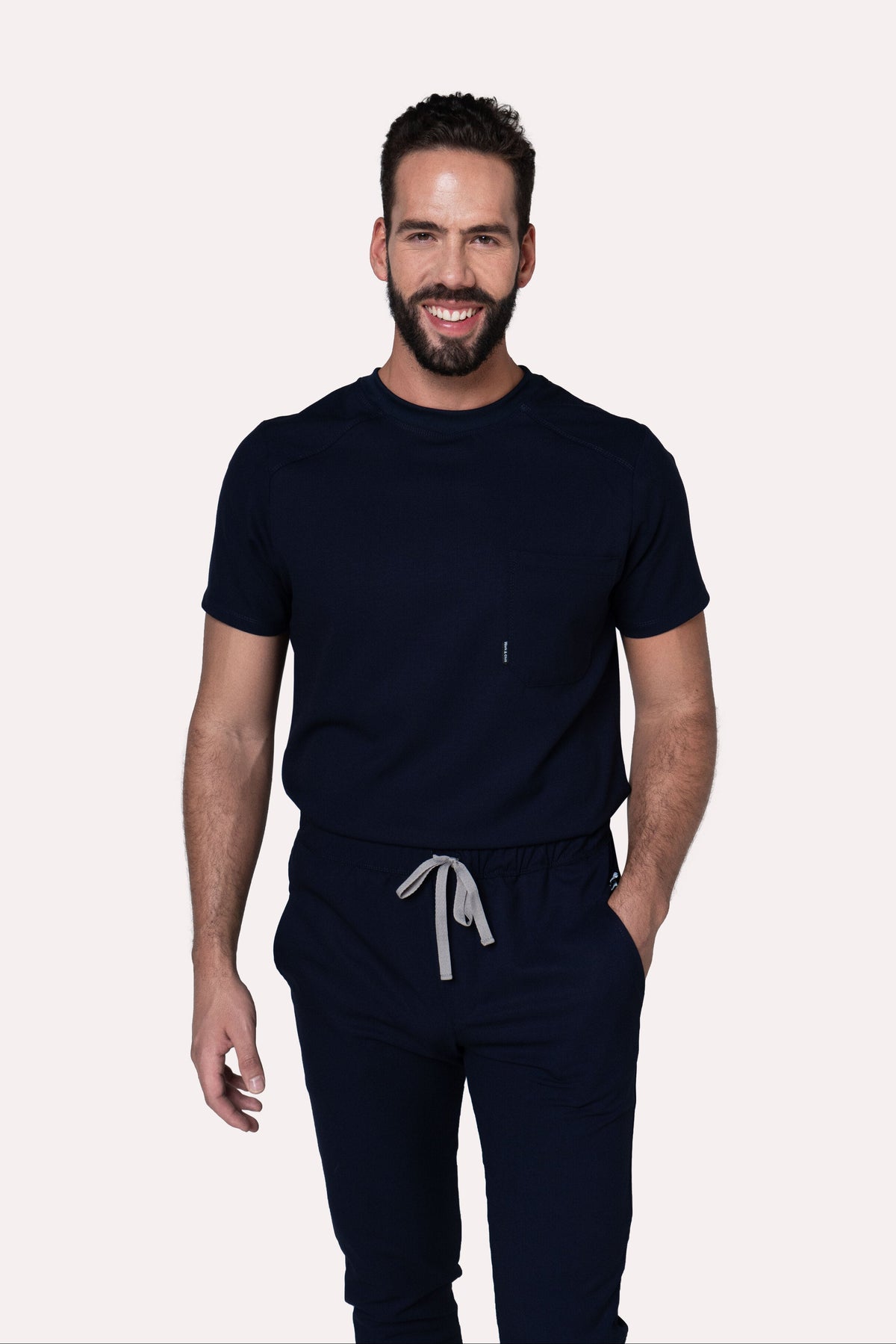 Hombre usando Filipina Sport Navy de Work & Chill
