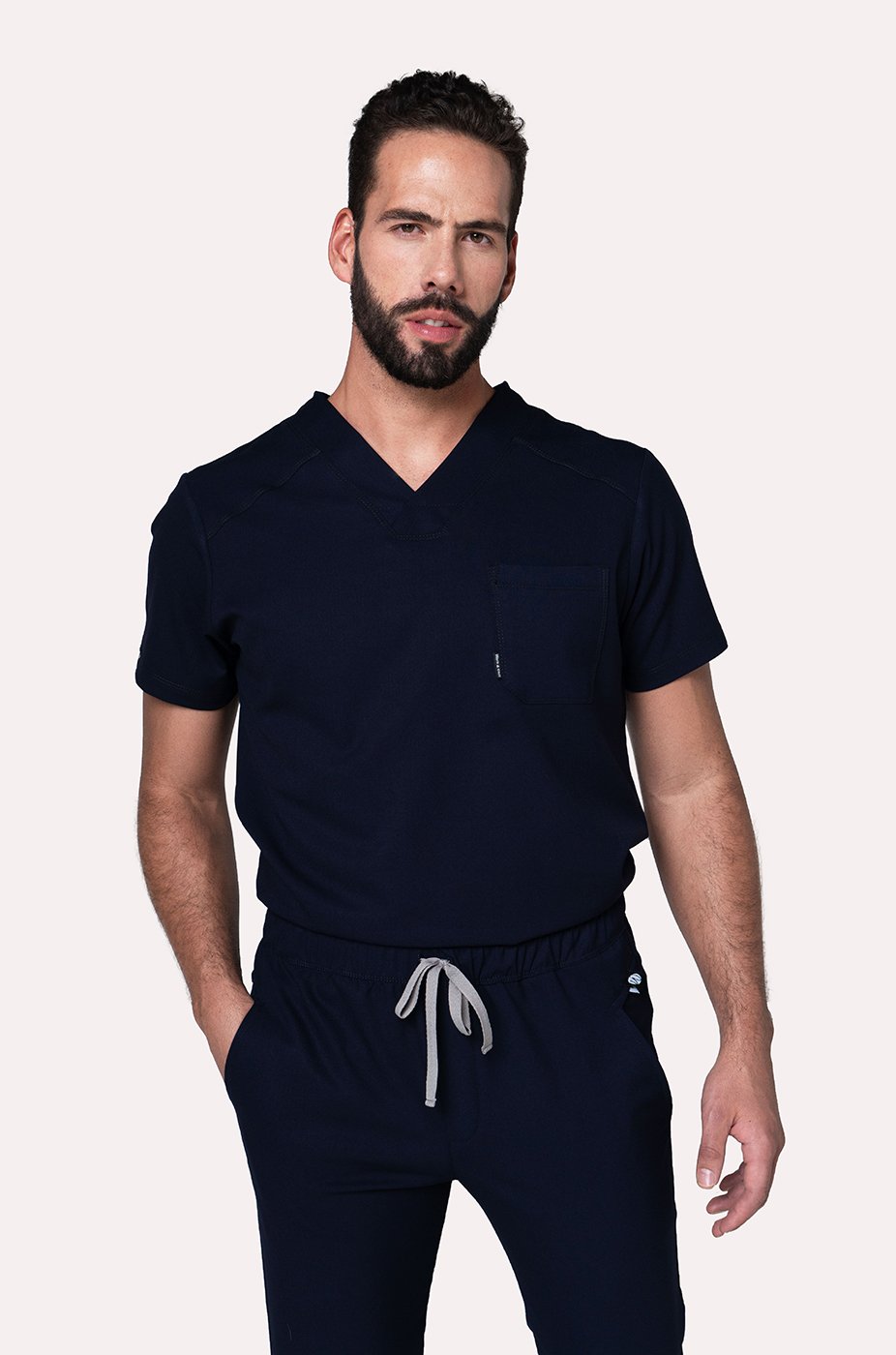 Modelo usando Filipina Fresh Navy con Pantalón Fresh