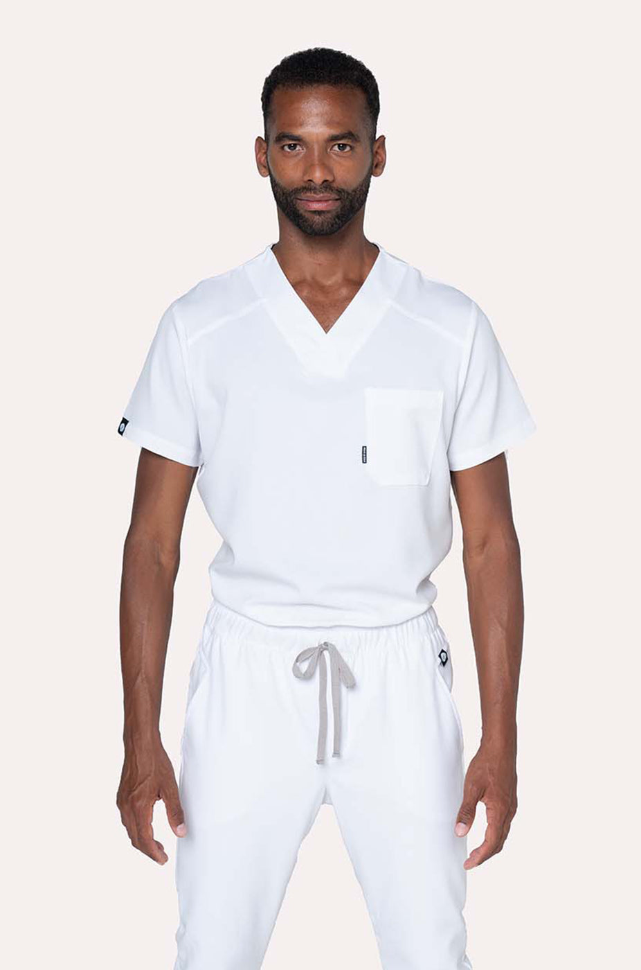 Hombre usando Filipina Fresh Blanco de Work & Chill